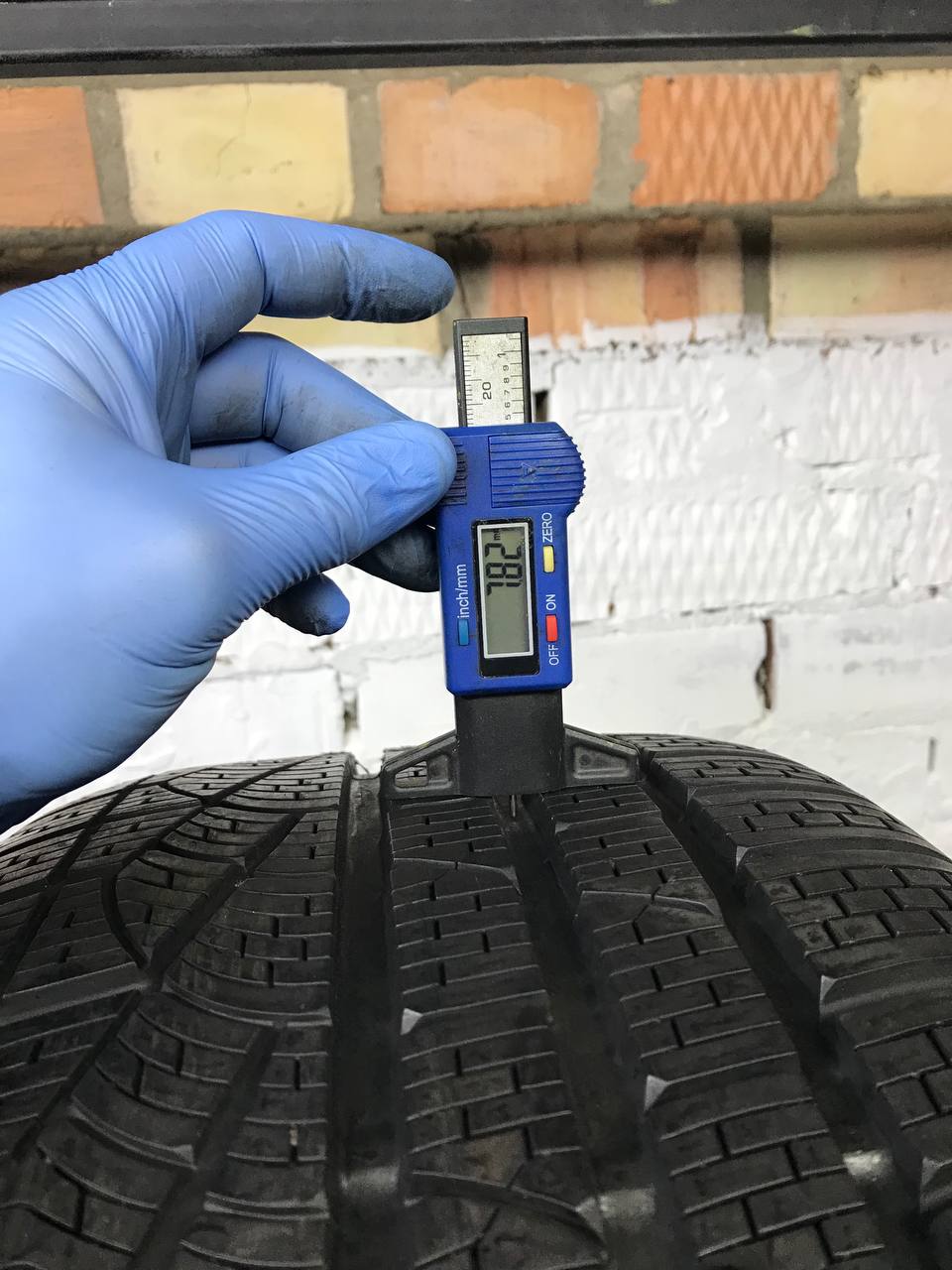 235/50 R17 Pirelli SottoZero Winter 240 Serie II