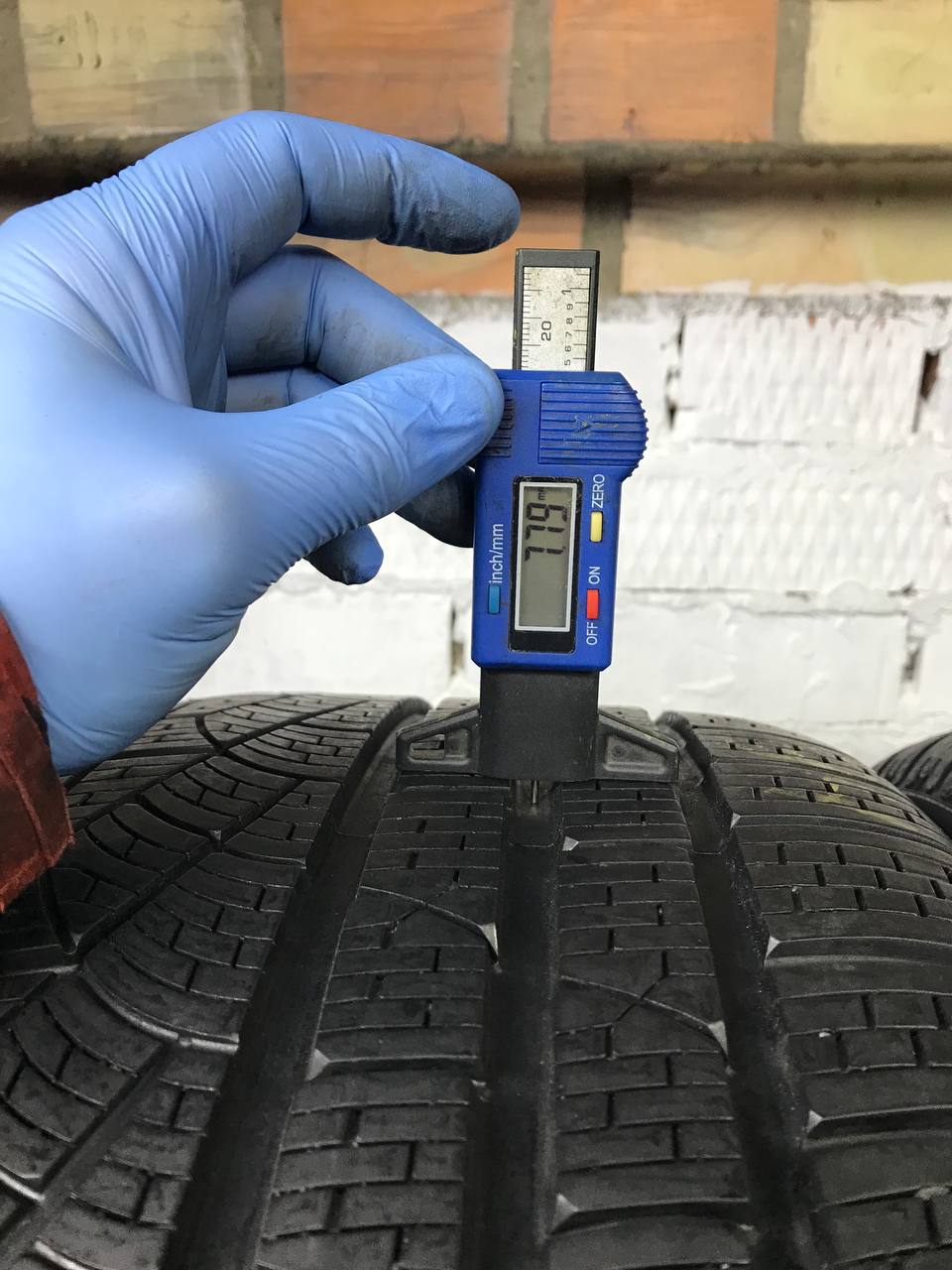 235/50 R17 Pirelli SottoZero Winter 240 Serie II