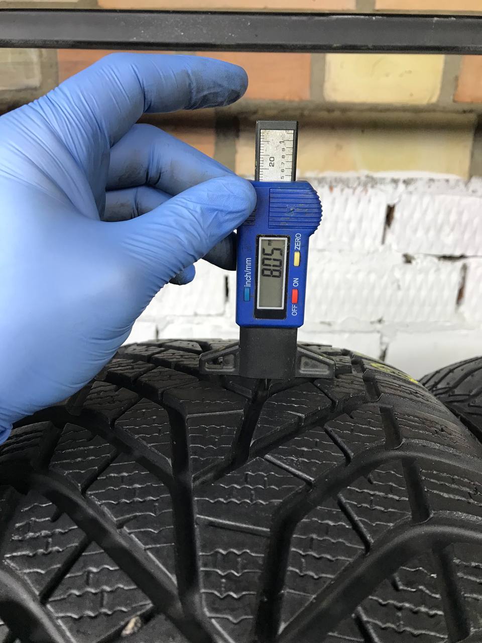 235/55 R18 Yokohama BluEarth Winter V905