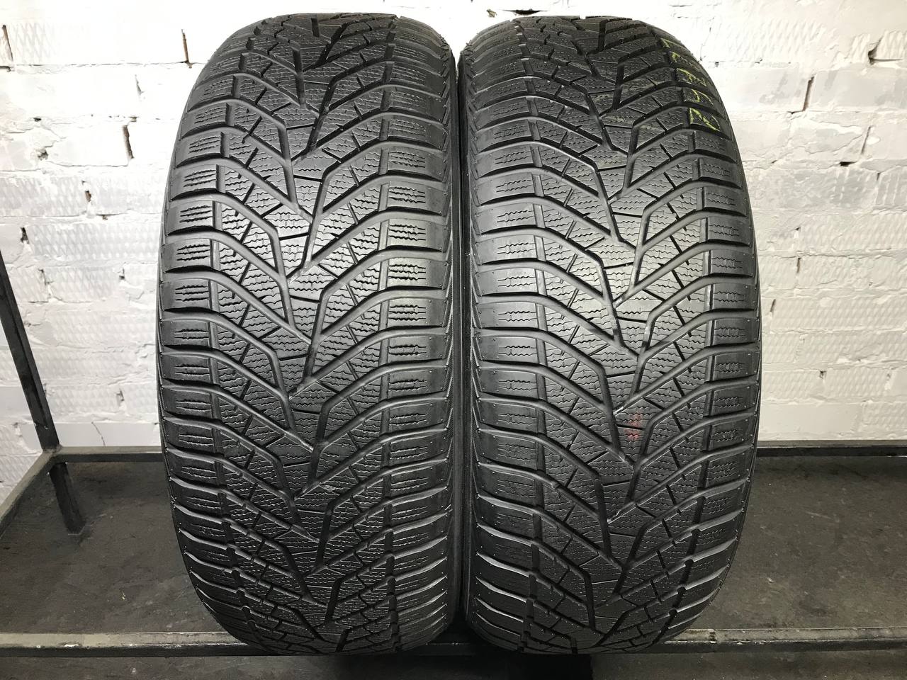 235/55 R18 Yokohama BluEarth Winter V905