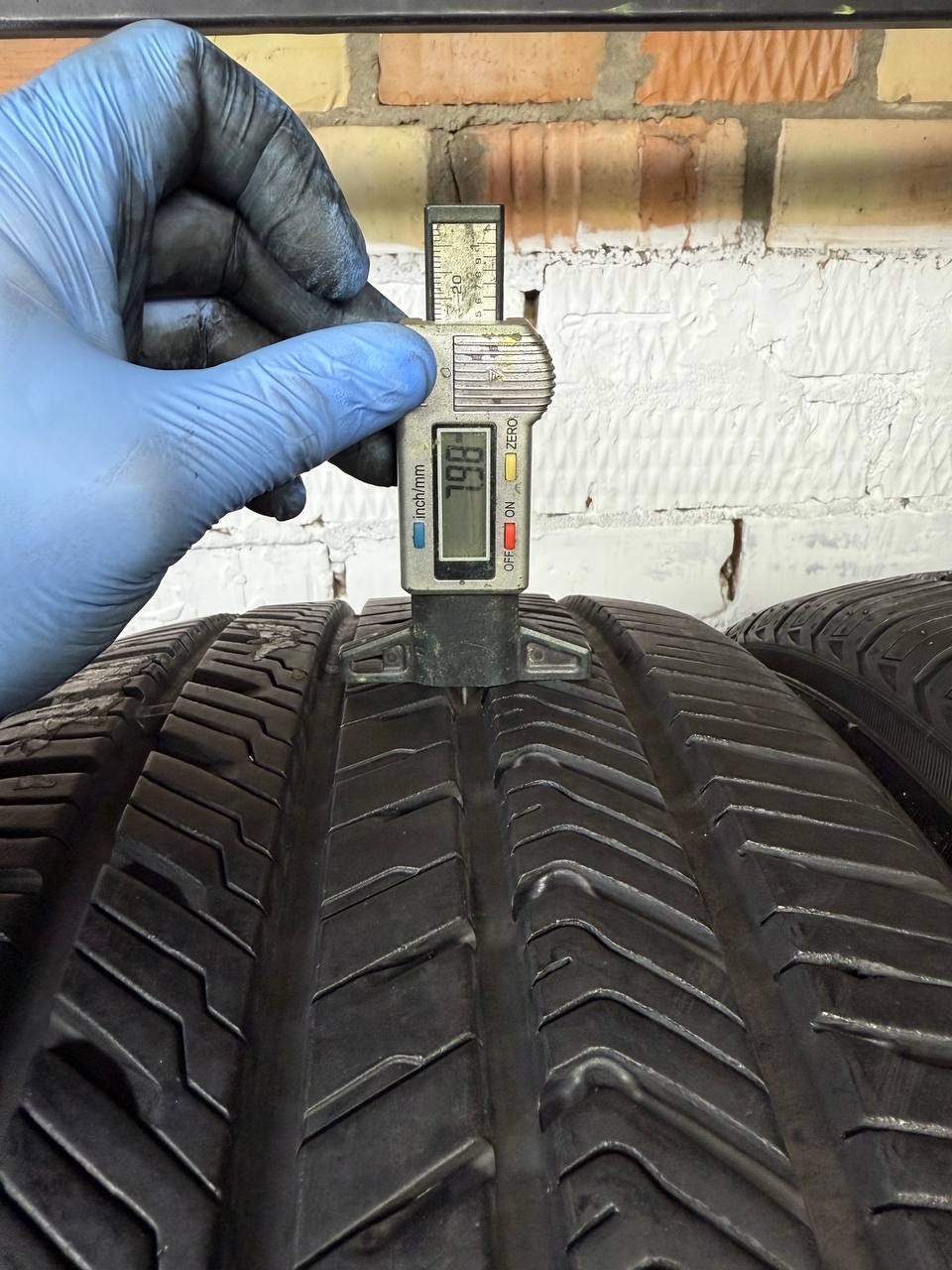 235/45 R20 Yokohama Geolandar X-CV G057