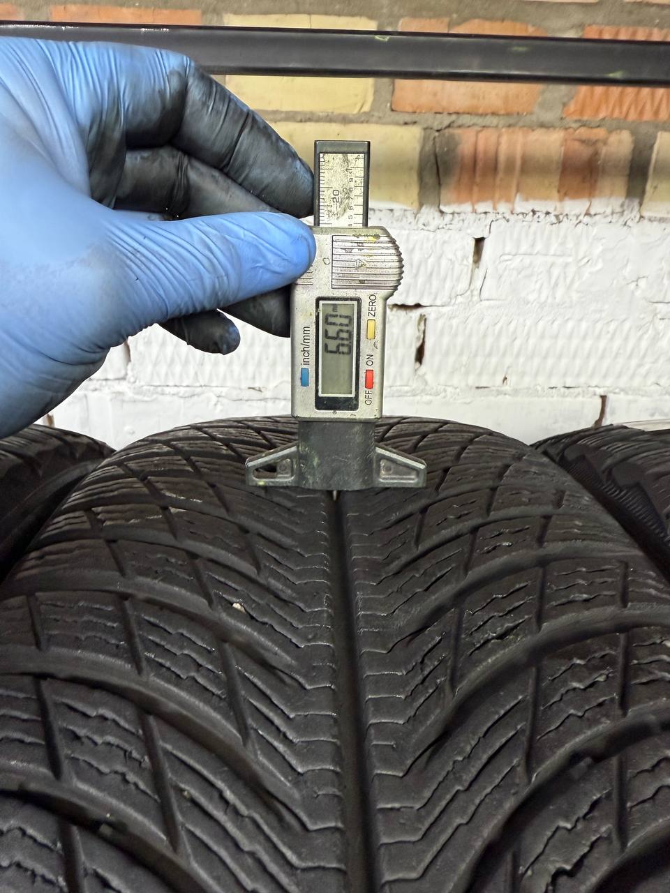235/60 R18 Michelin Pilot Alpin 5