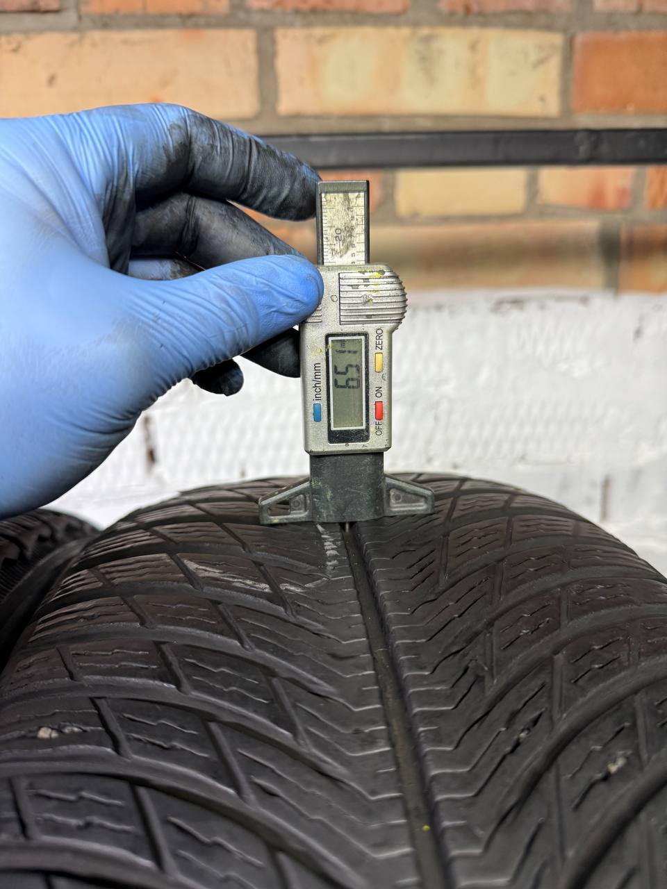 235/60 R18 Michelin Pilot Alpin 5