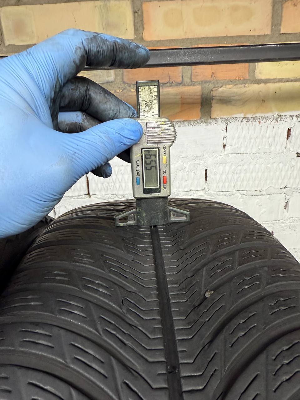 235/60 R18 Michelin Pilot Alpin 5