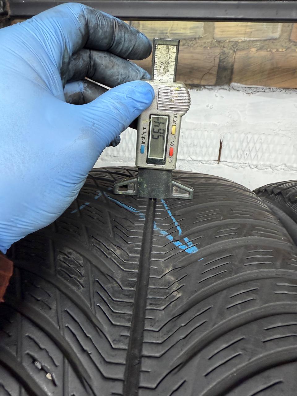 235/60 R18 Michelin Pilot Alpin 5