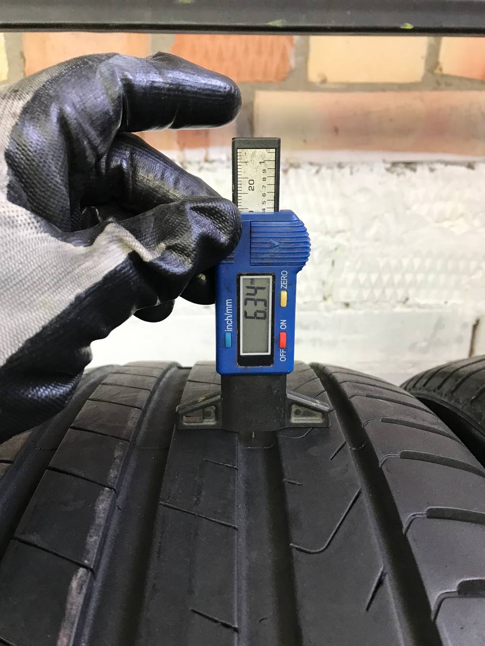 255/45 R19 Pirelli Scorpion