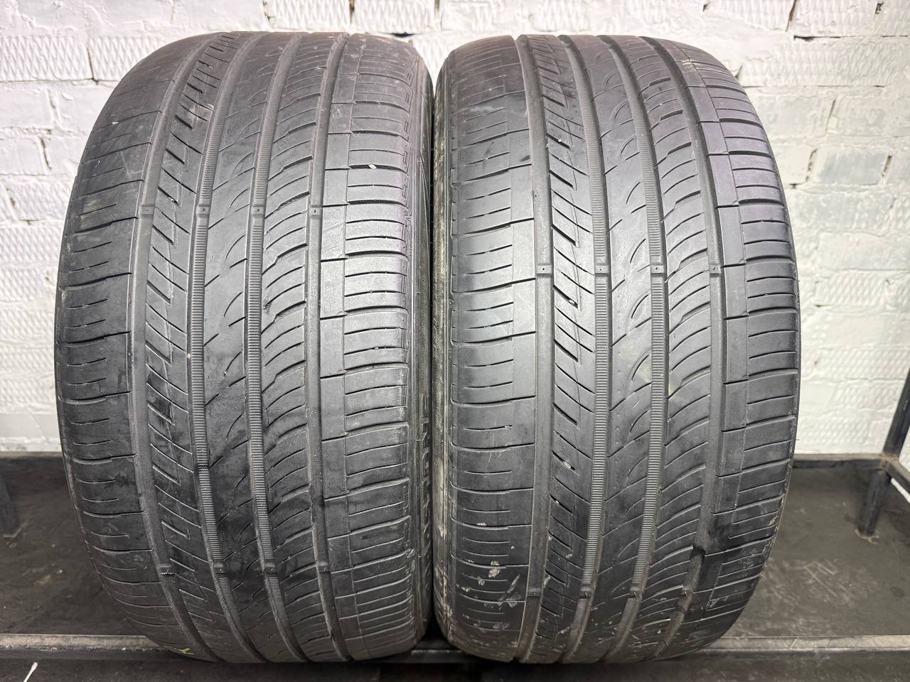 275/40 R19 Roadstone NFera AU5