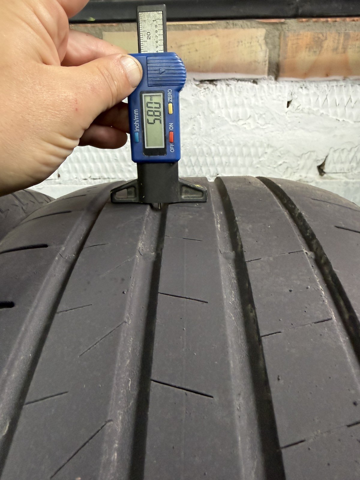 255/55 R19 Bridgestone Alenza 001
