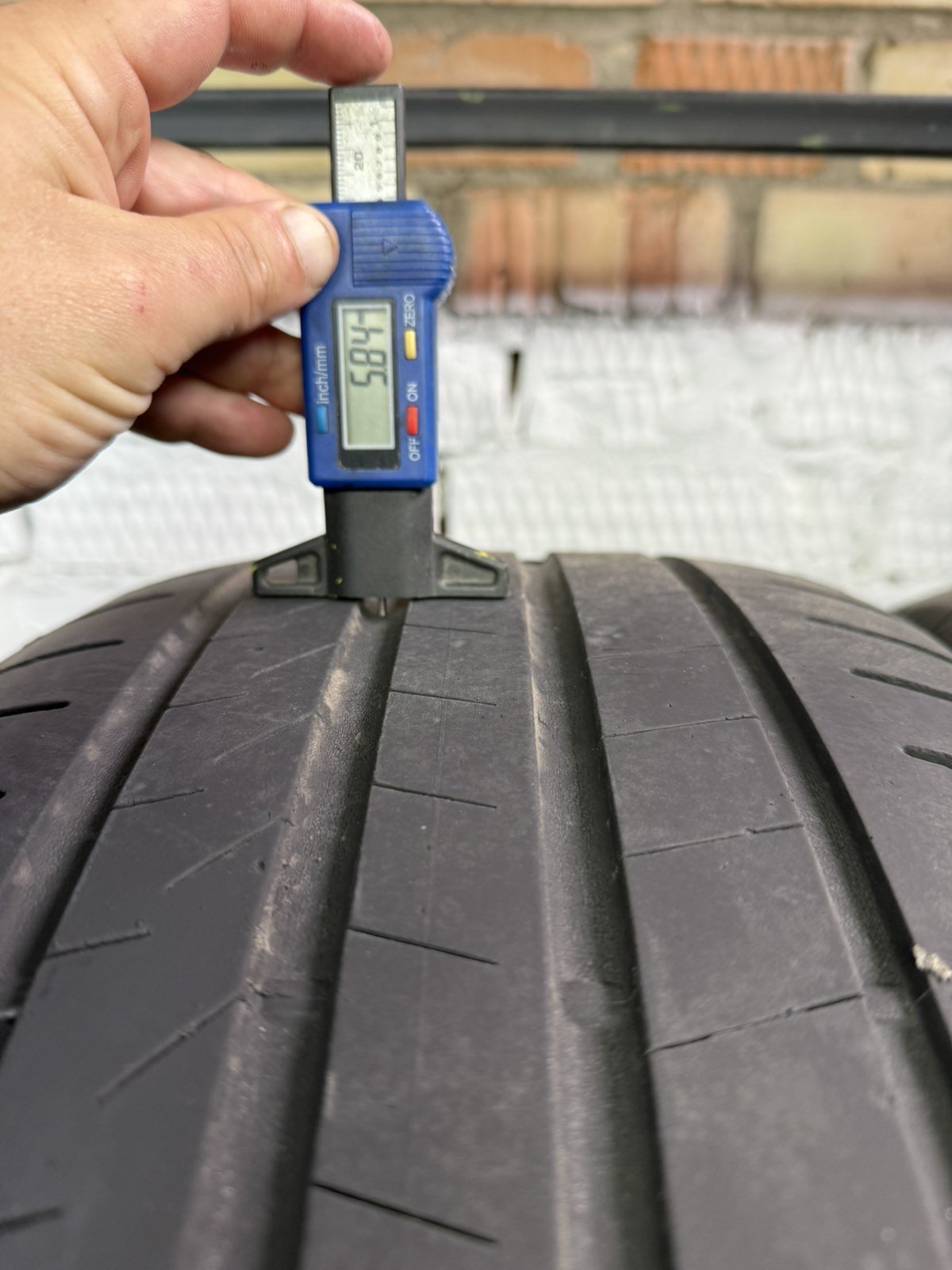 255/55 R19 Bridgestone Alenza 001