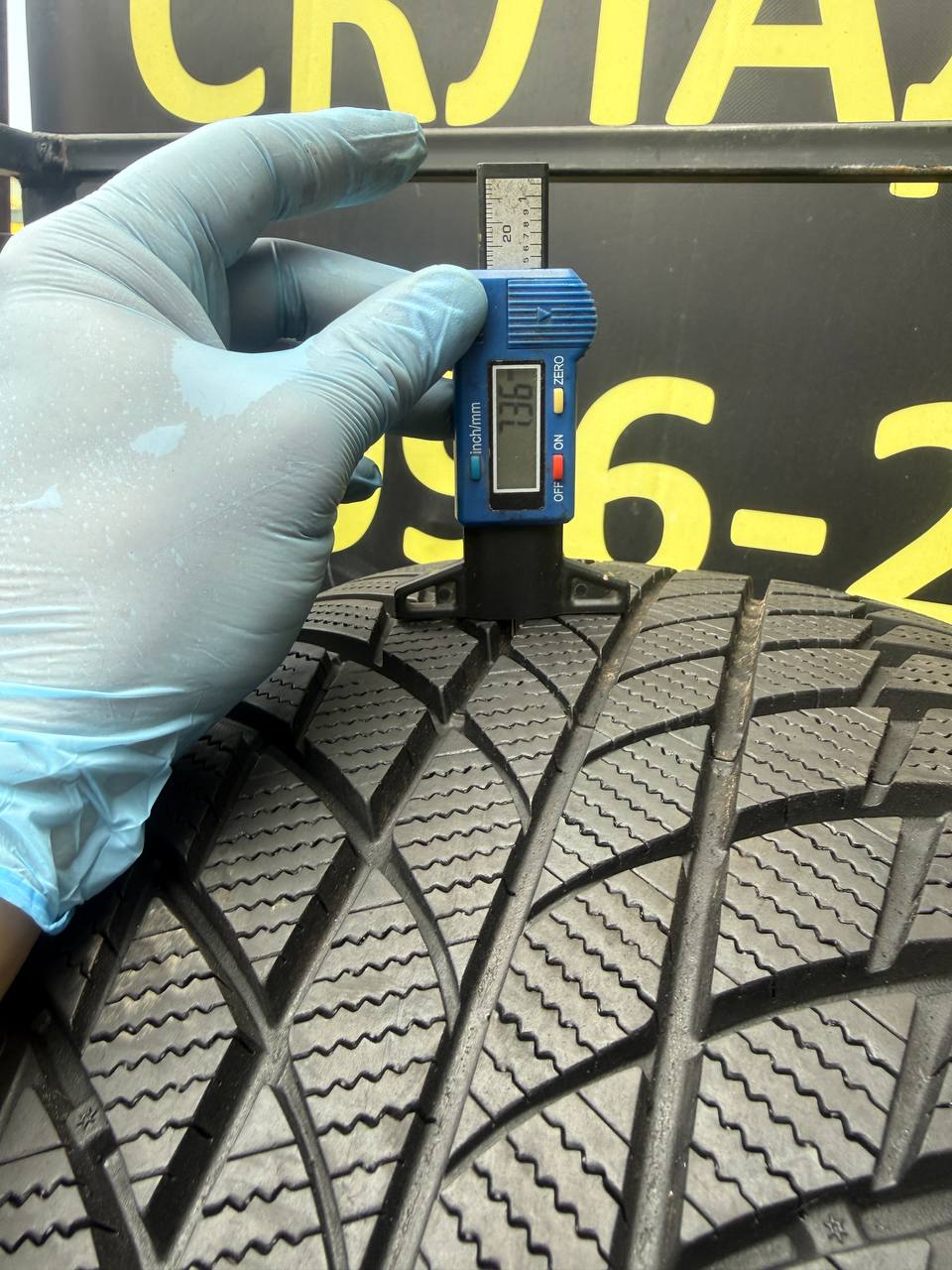 245/50 R19 Bridgestone Blizzak LM001
