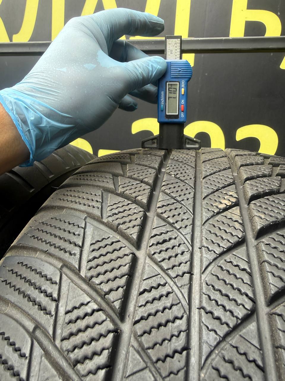 245/50 R19 Bridgestone Blizzak LM001