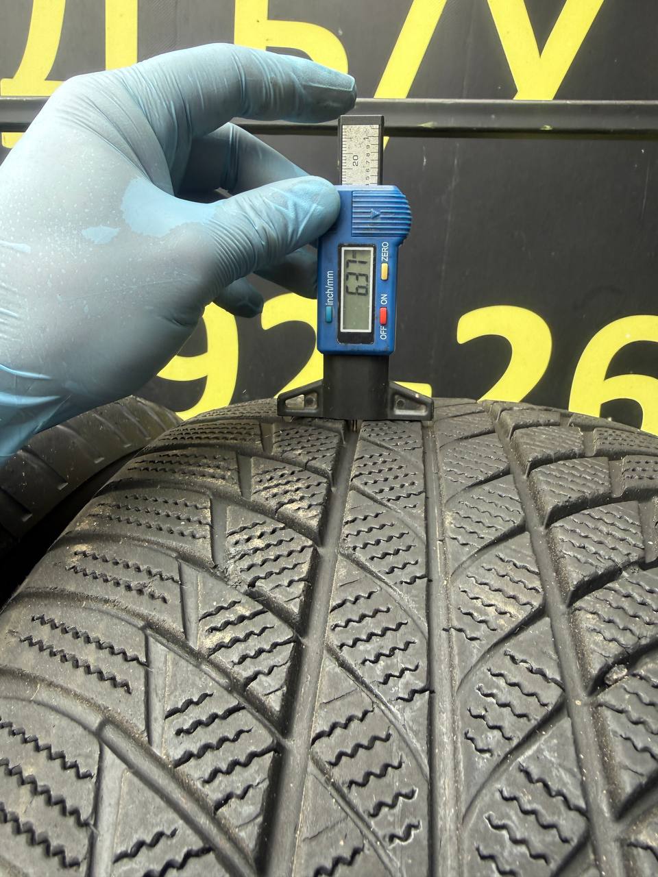 245/50 R19 Bridgestone Blizzak LM001