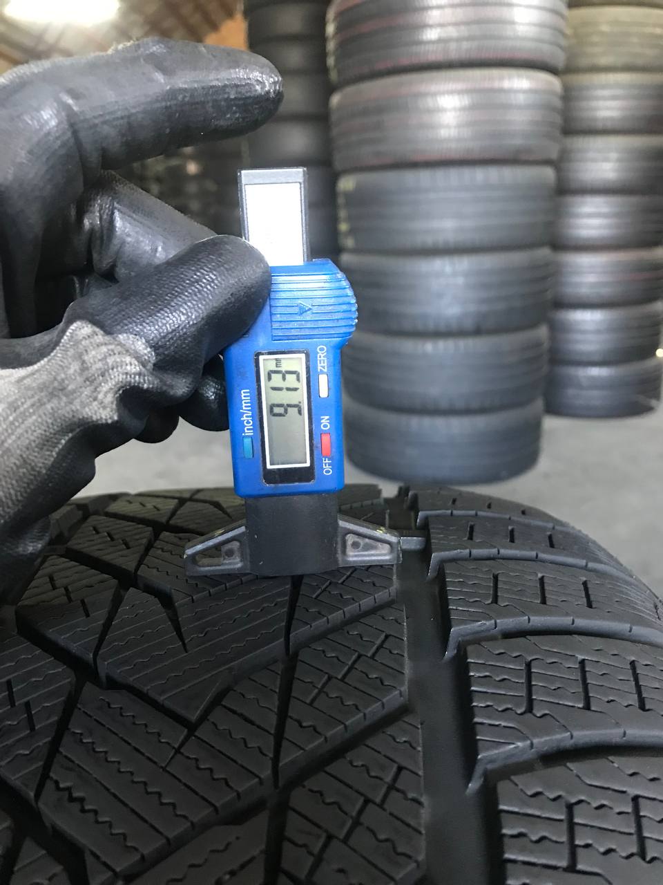 275/35 R19 Grenlander Icehawke II