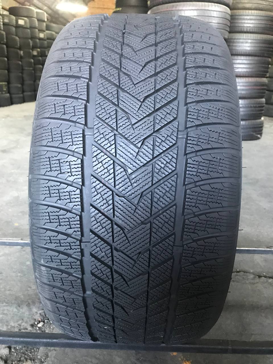 275/35 R19 Grenlander Icehawke II