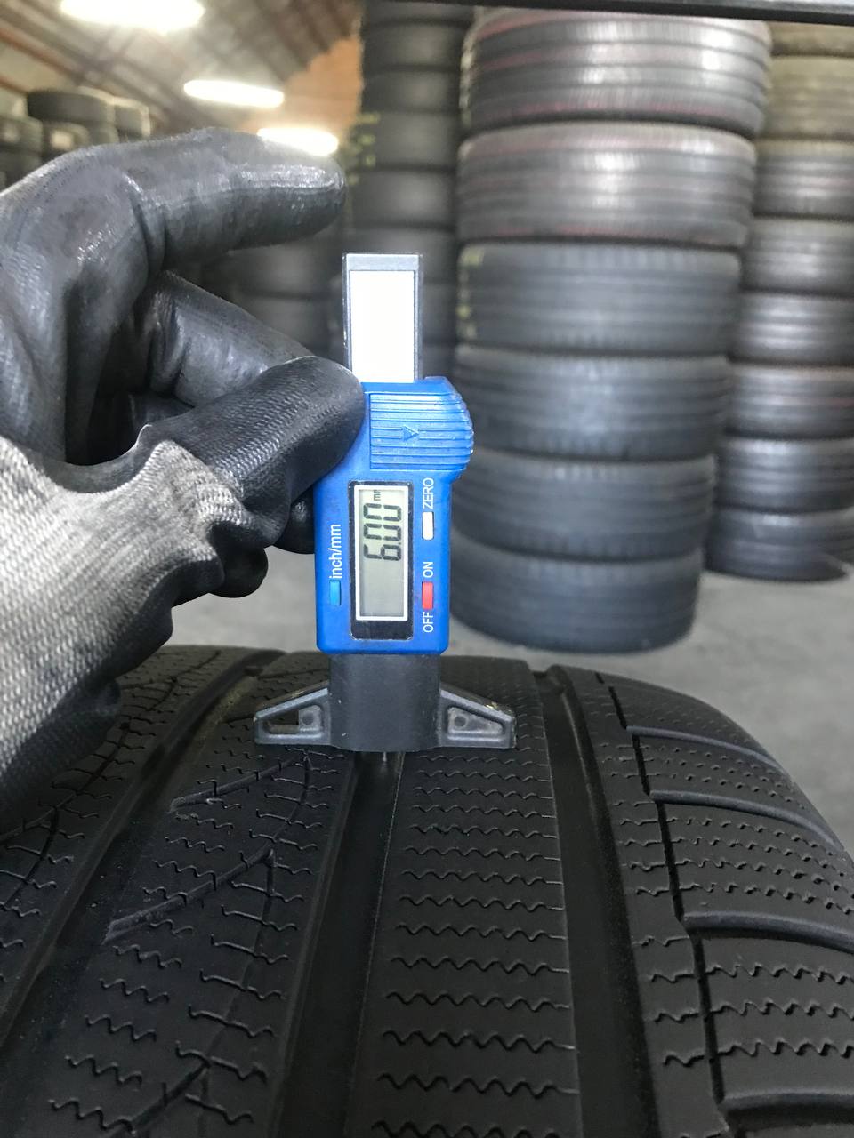 275/35 R19 Imperial Ice-Plus S210