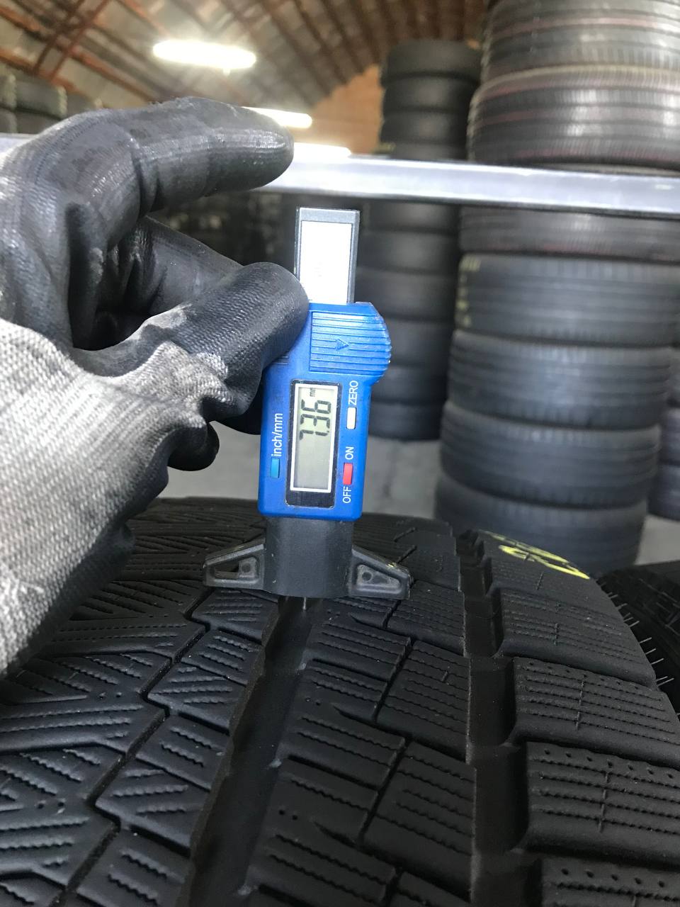 265/40 R21 Kapsen SnowShoes AW33