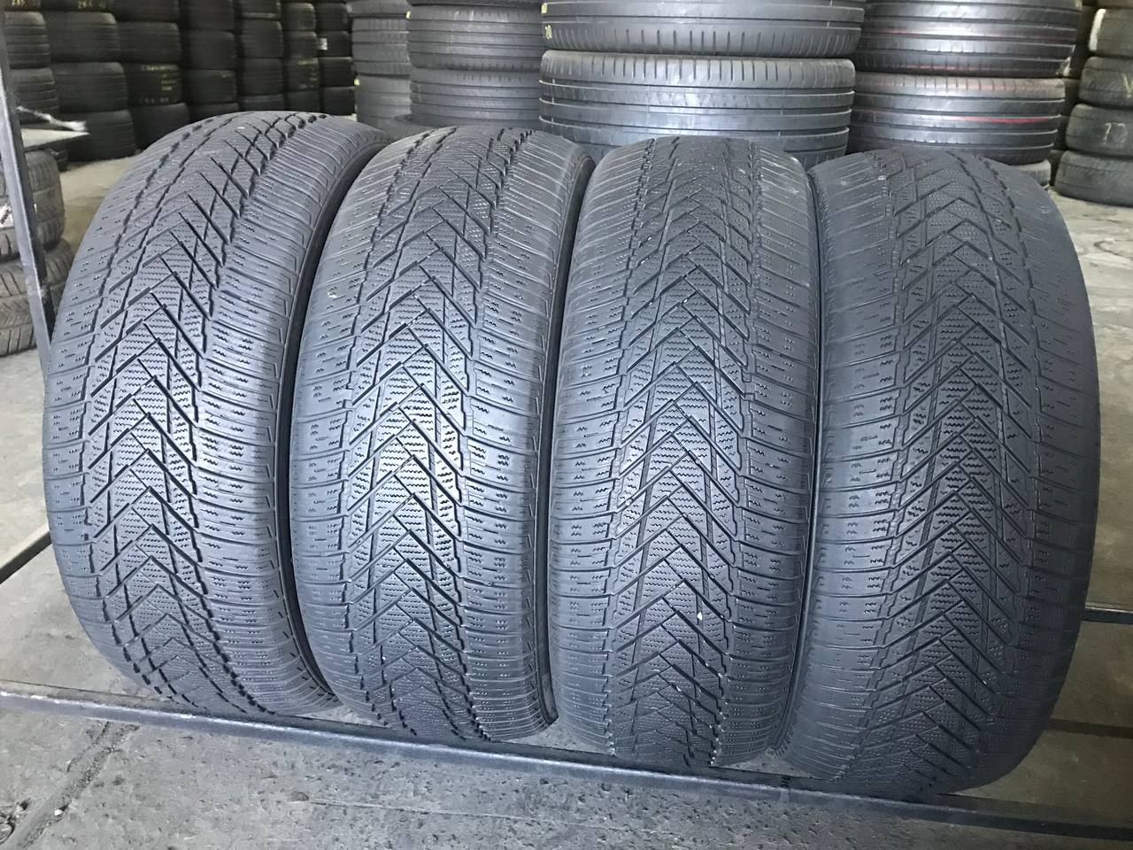 205/60 R16 Aplus A701