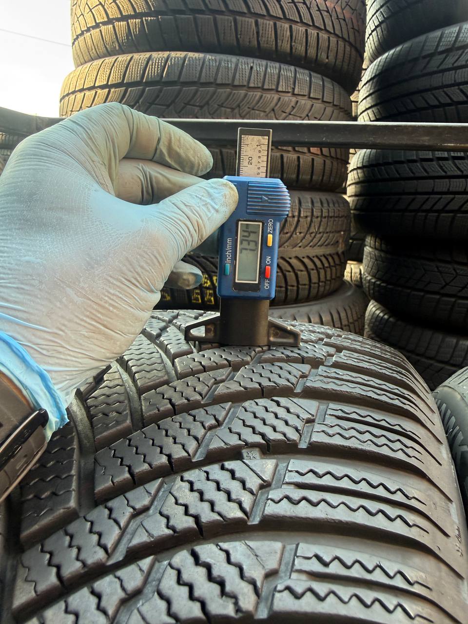 255/45 R20 Firestone WinterHawk 4