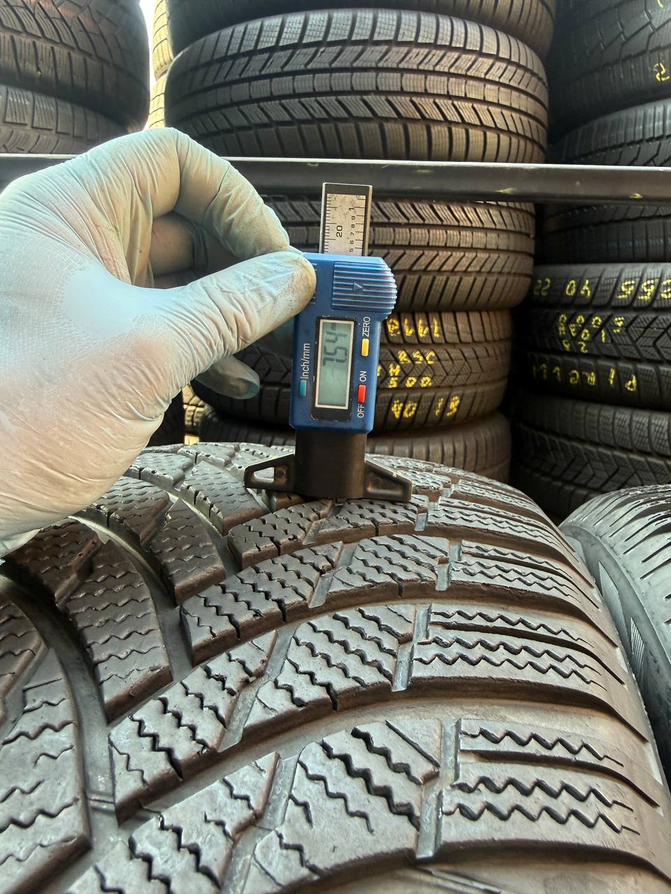 255/45 R20 Firestone WinterHawk 4