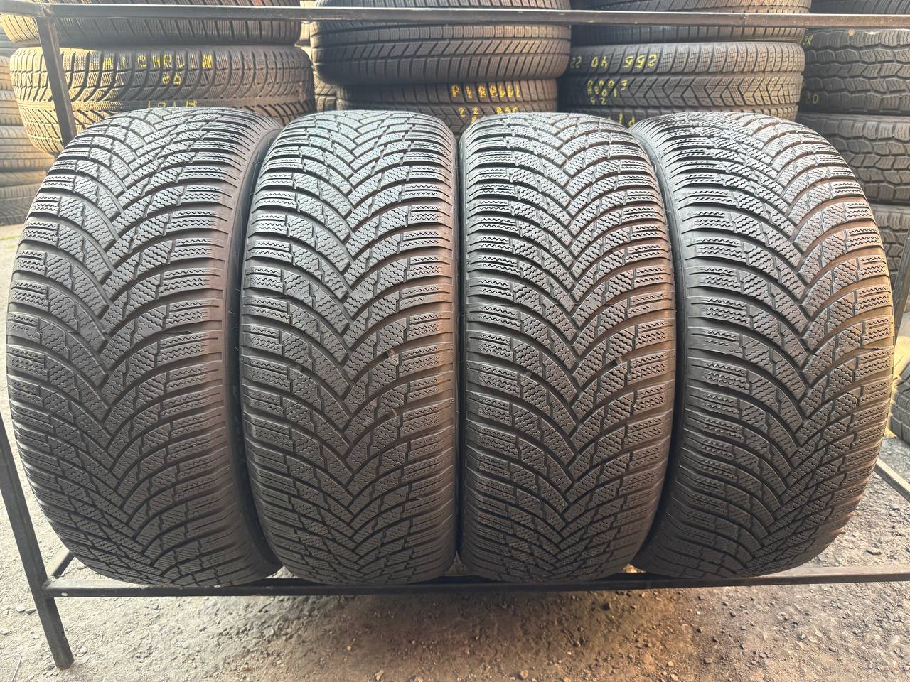255/45 R20 Firestone WinterHawk 4