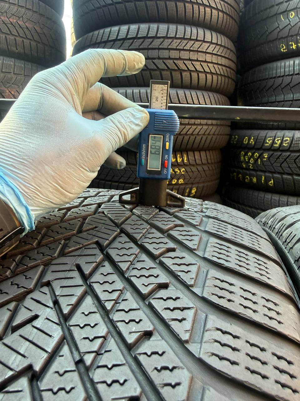 285/45 R21 Pirelli Scorpion Winter 2