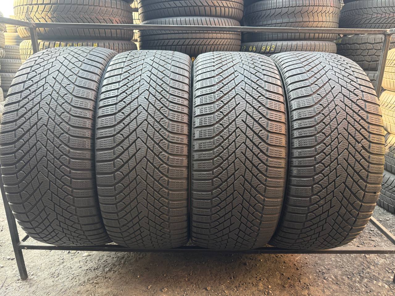 285/45 R21 Pirelli Scorpion Winter 2