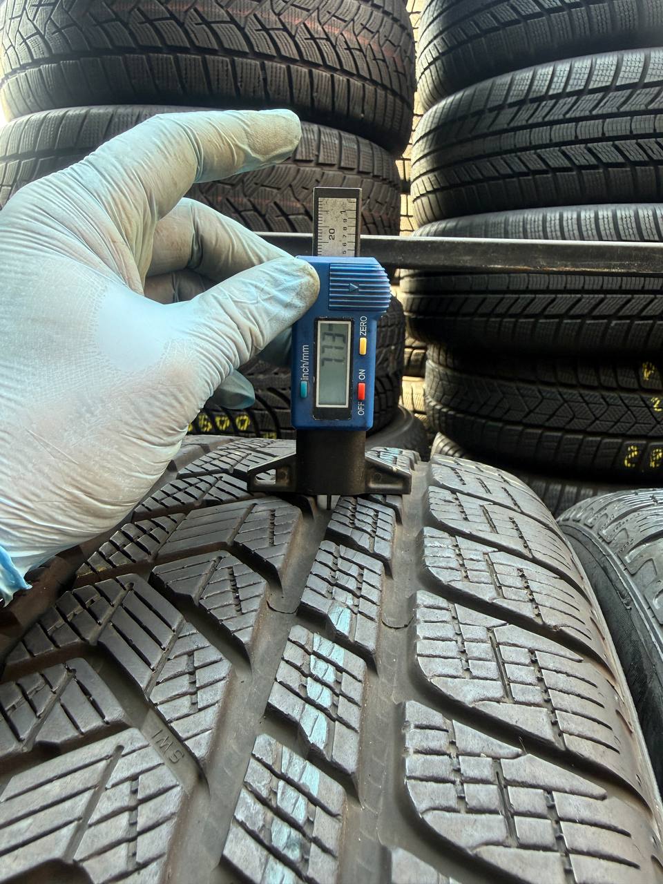 265/45 R21 Pirelli Scorpion Winter