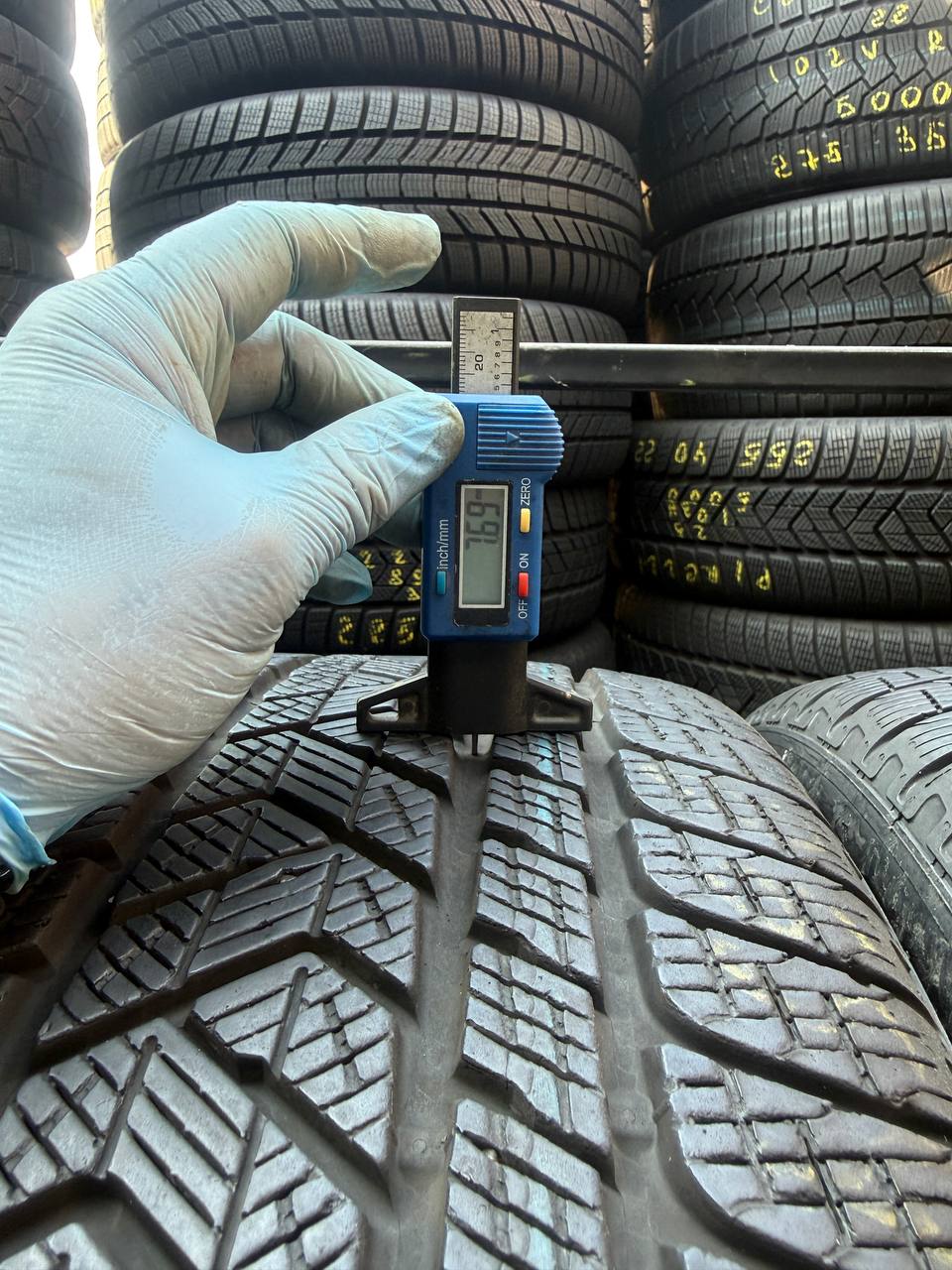 265/45 R21 Pirelli Scorpion Winter
