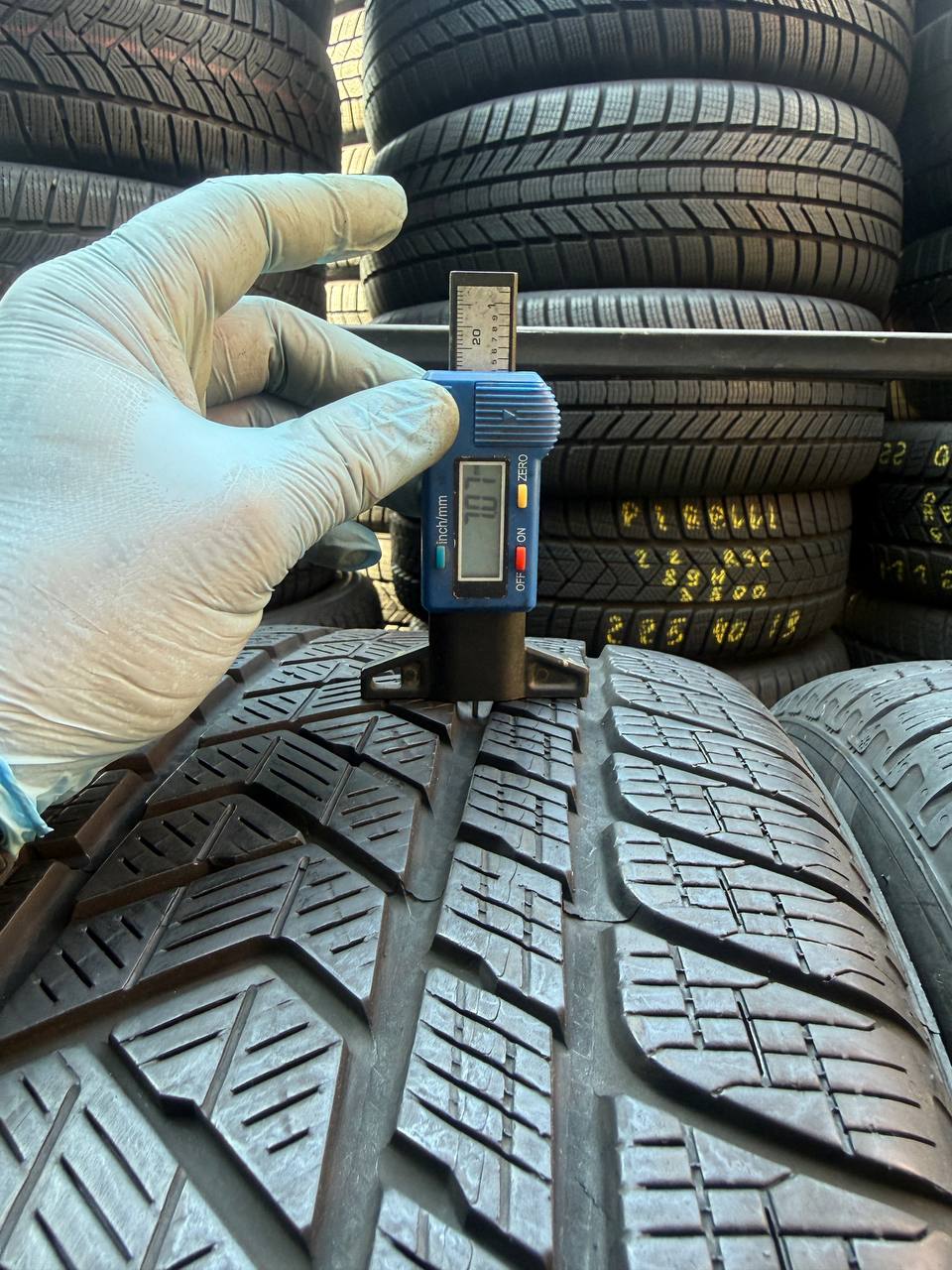 265/45 R21 Pirelli Scorpion Winter