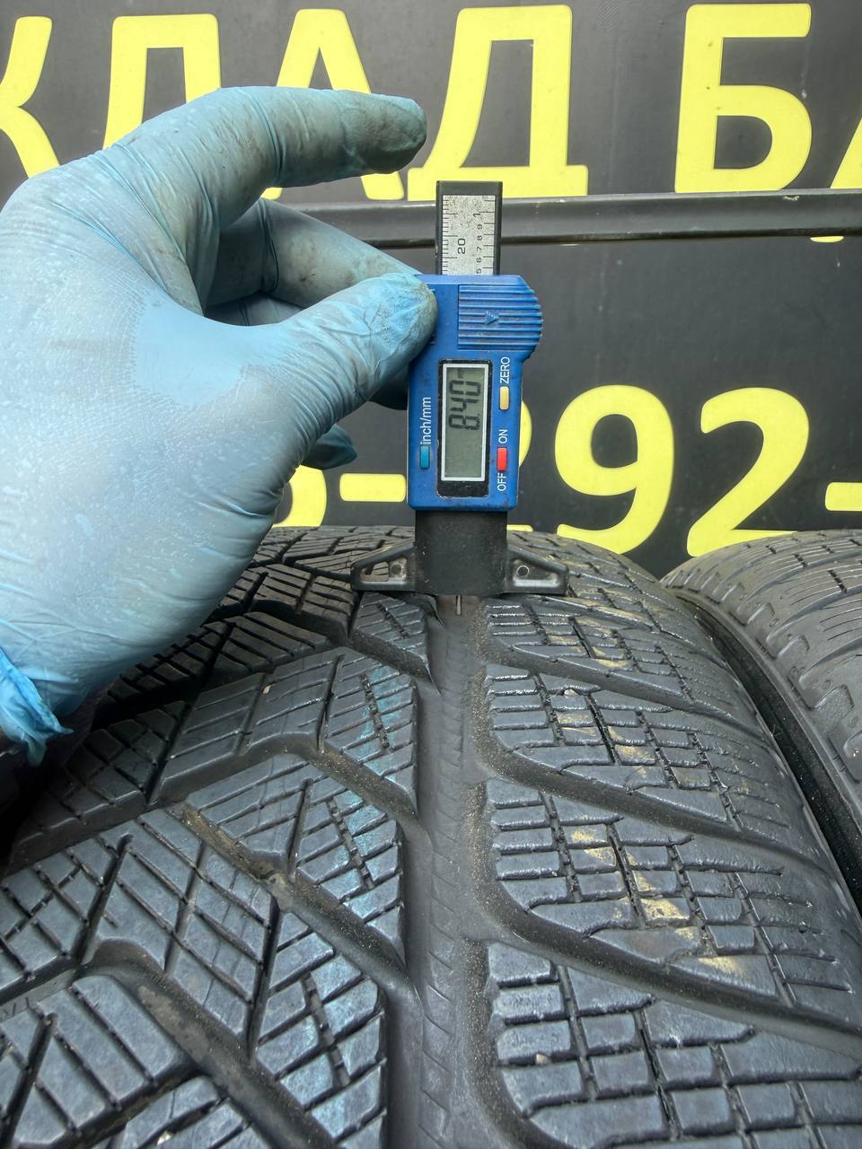 255/40 R22 Pirelli Scorpion Winter