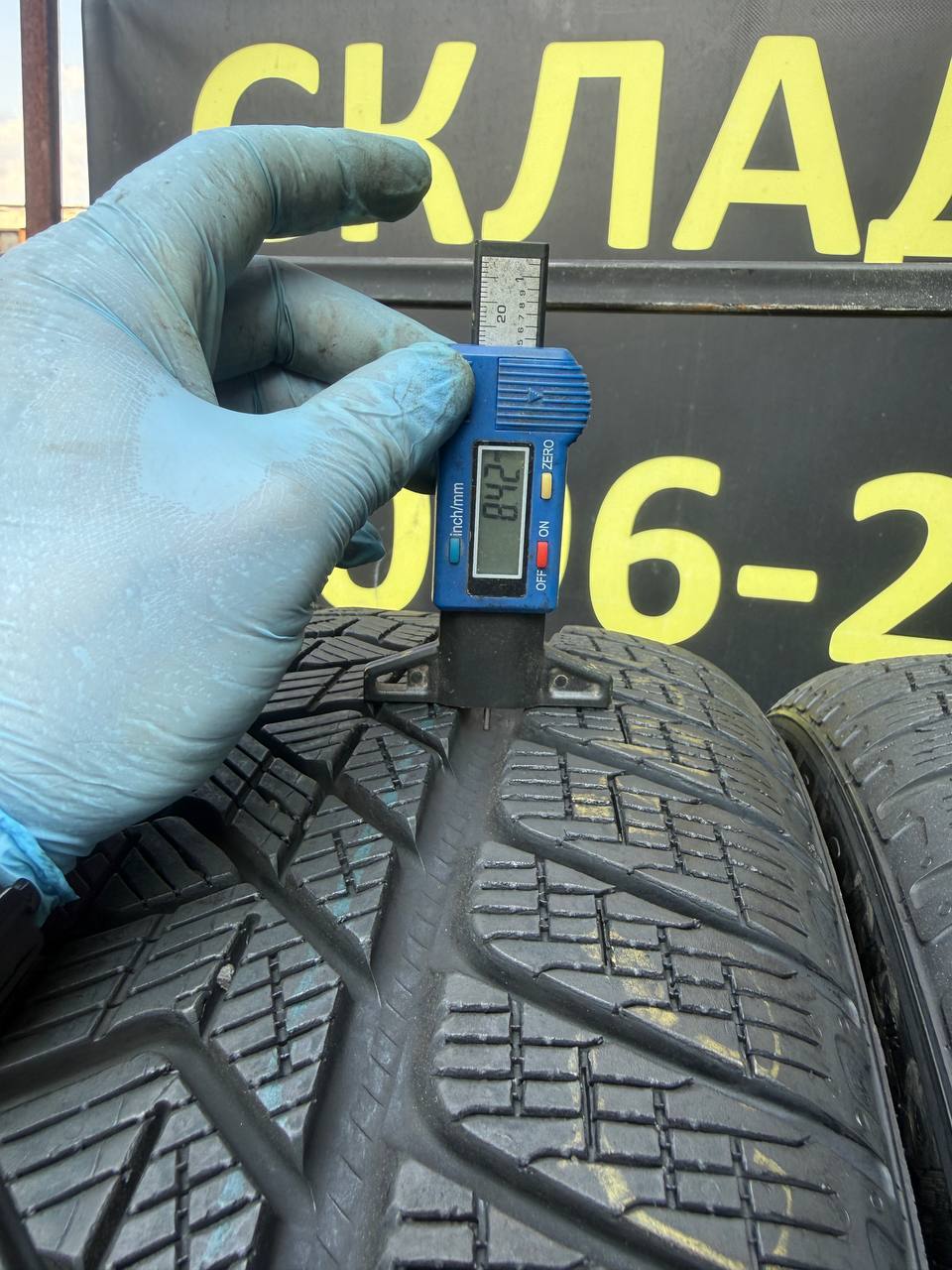 255/40 R22 Pirelli Scorpion Winter