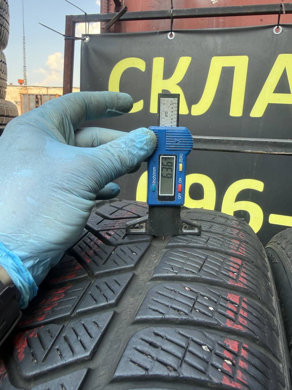 275/50 R21 Pirelli Scorpion Winter