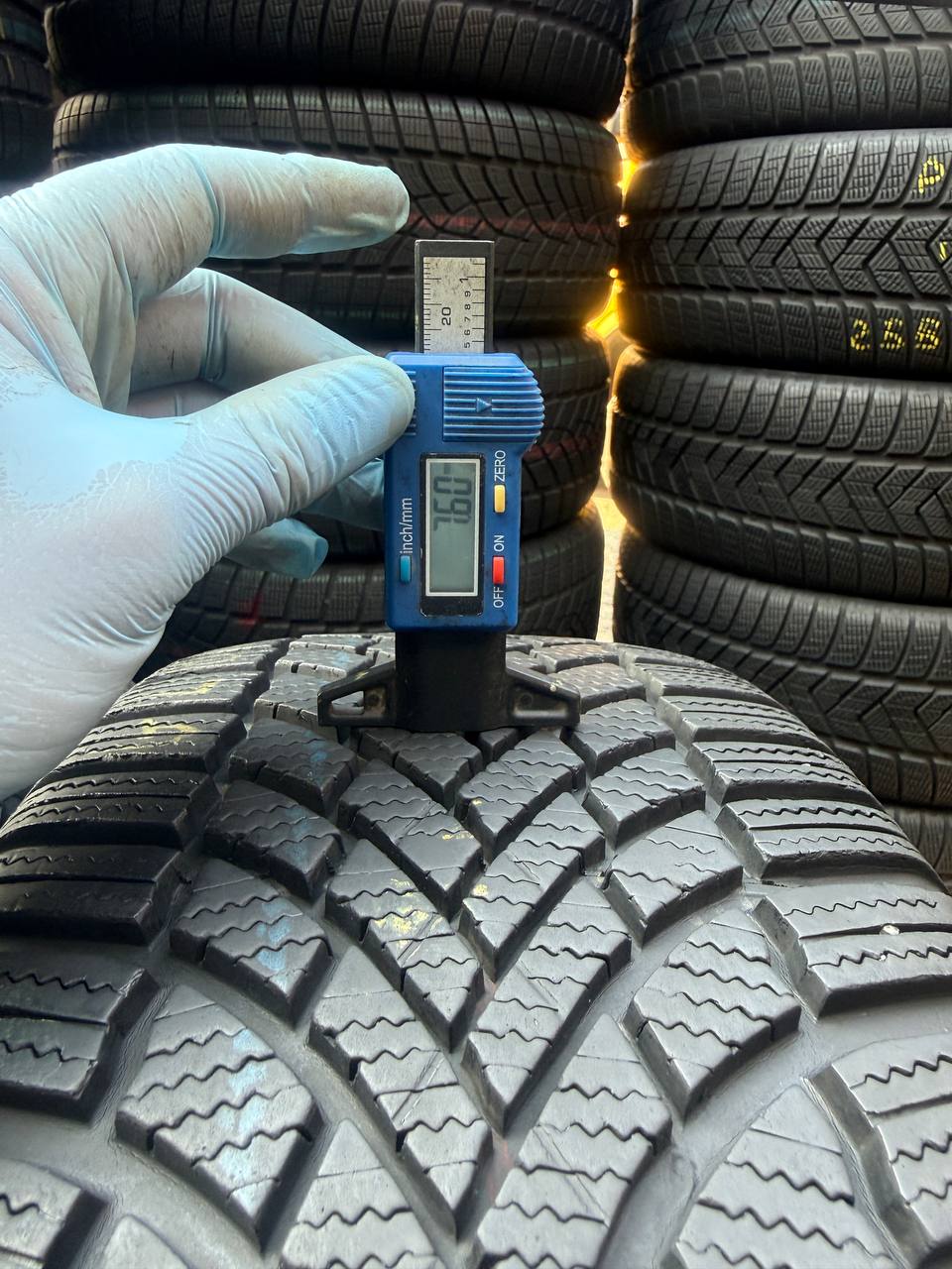 215/55 R17 Bridgestone Blizzak LM005