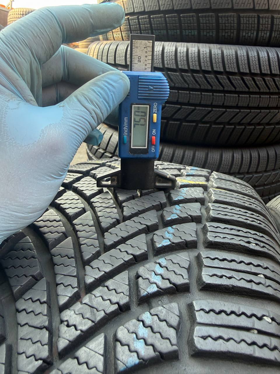 215/55 R17 Bridgestone Blizzak LM005