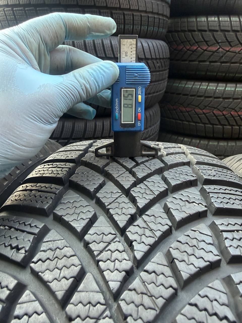 215/55 R17 Bridgestone Blizzak LM005