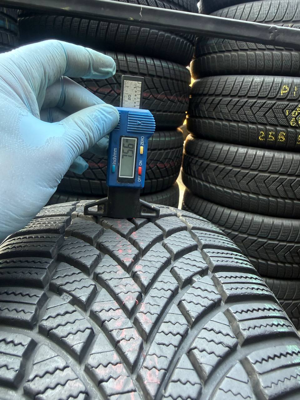 215/60 R17 Bridgestone Blizzak LM005