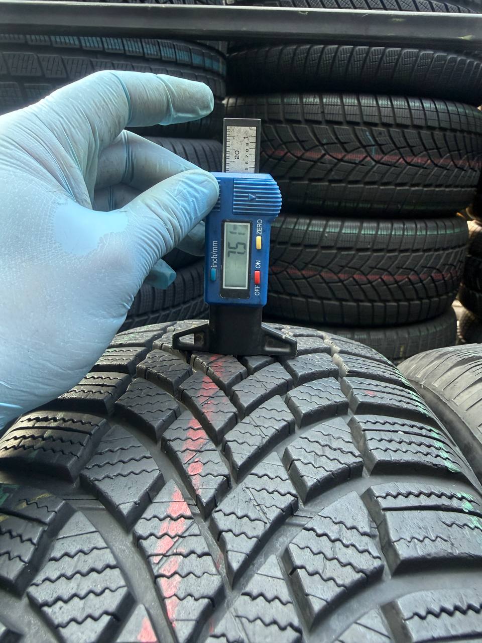 215/60 R17 Bridgestone Blizzak LM005