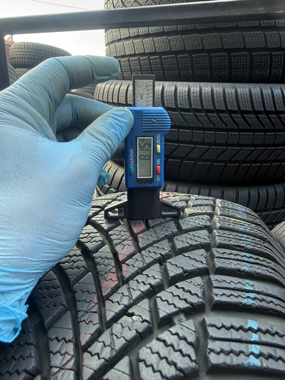 215/60 R17 Bridgestone Blizzak LM005