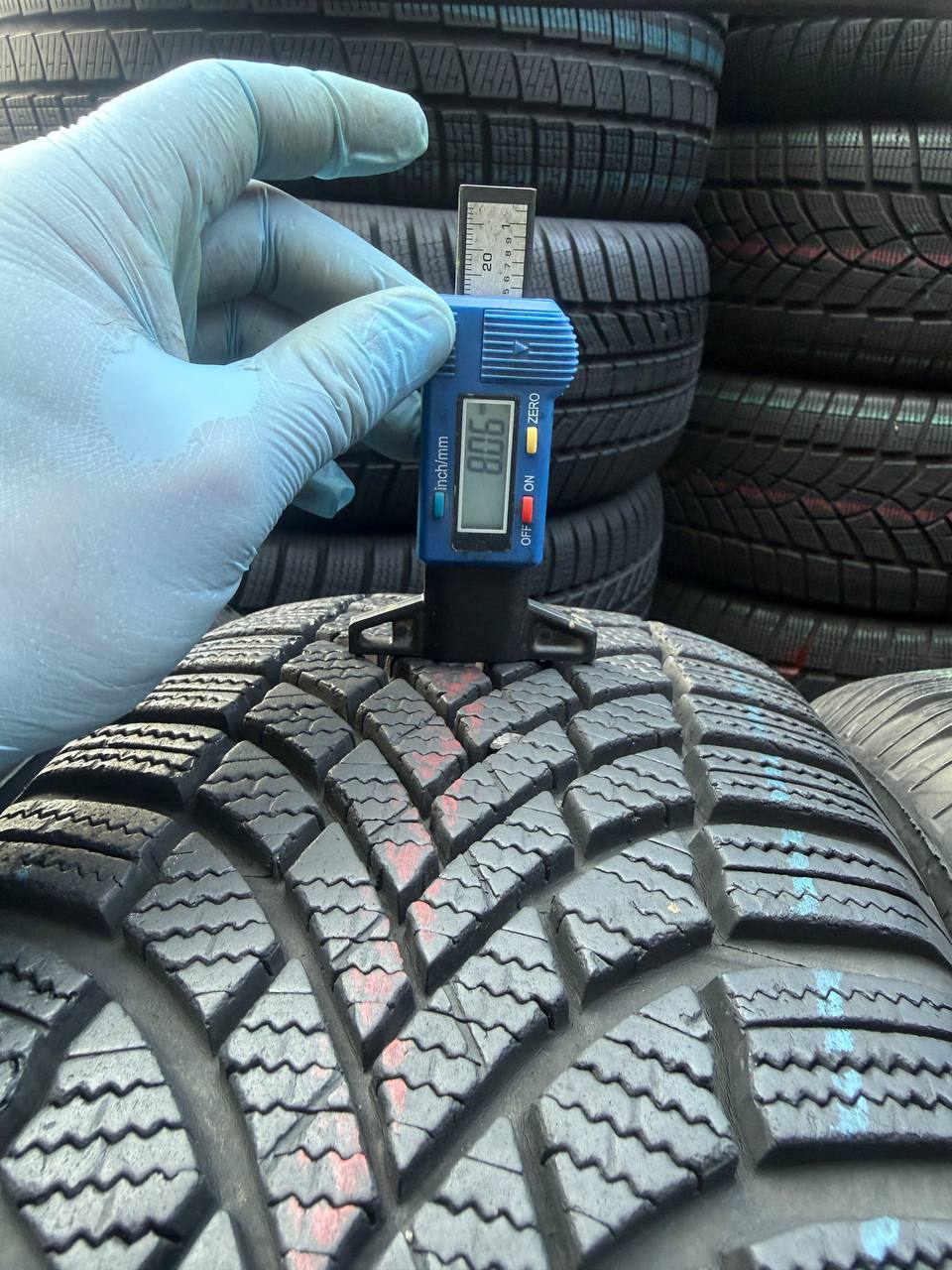 215/60 R17 Bridgestone Blizzak LM005