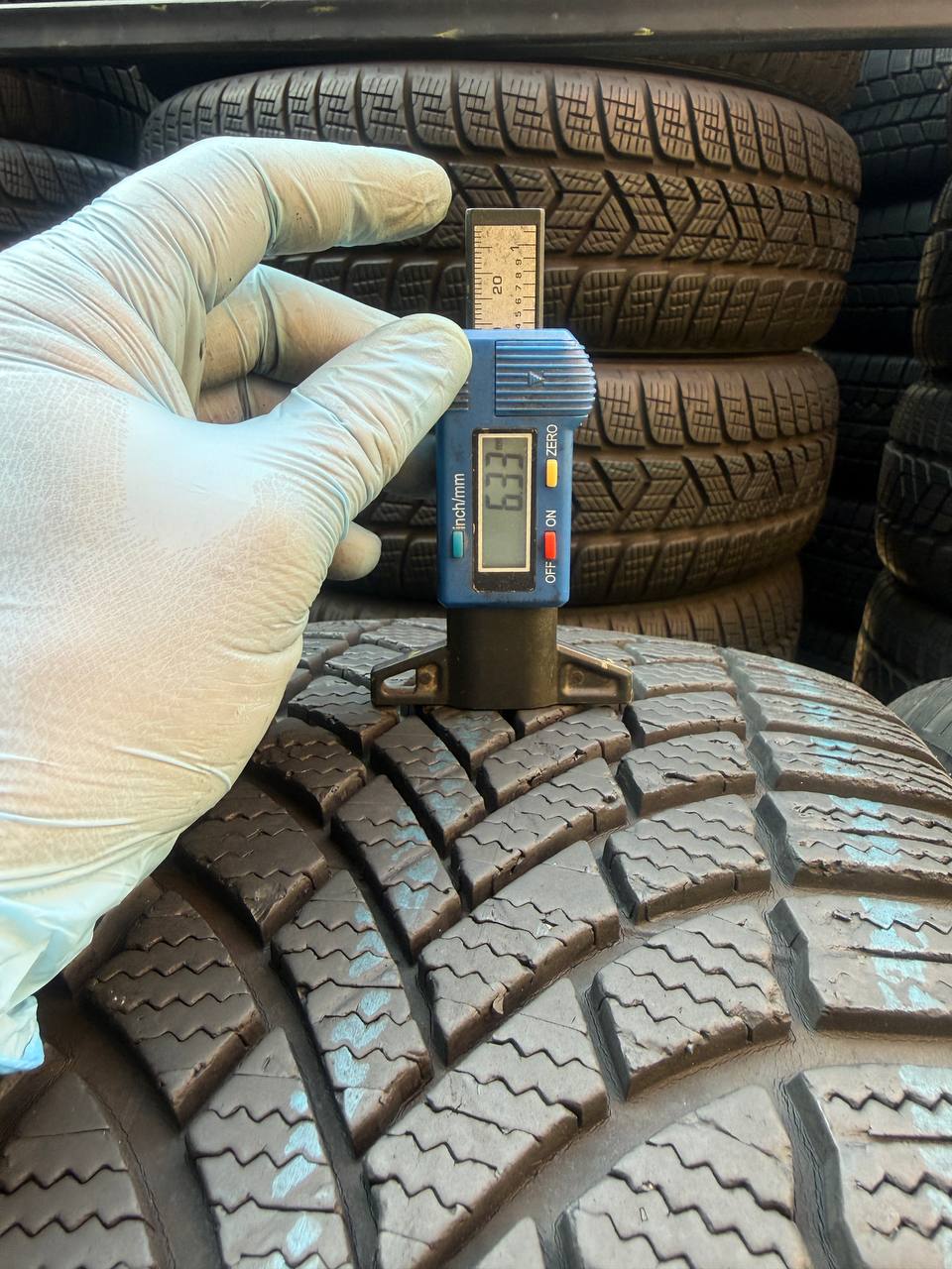 225/55 R17 Bridgestone Blizzak LM005