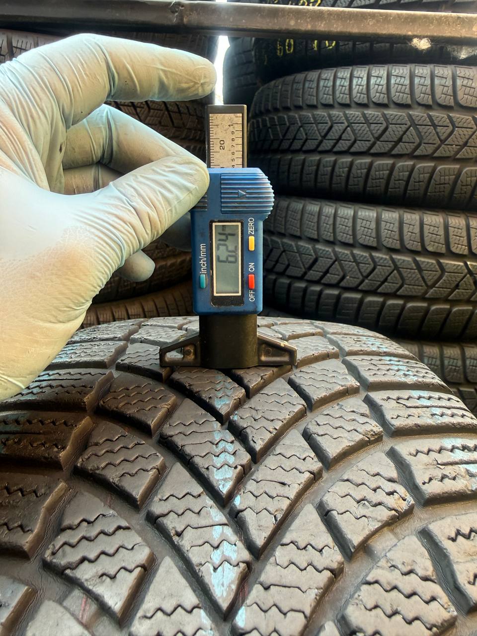 225/55 R17 Bridgestone Blizzak LM005