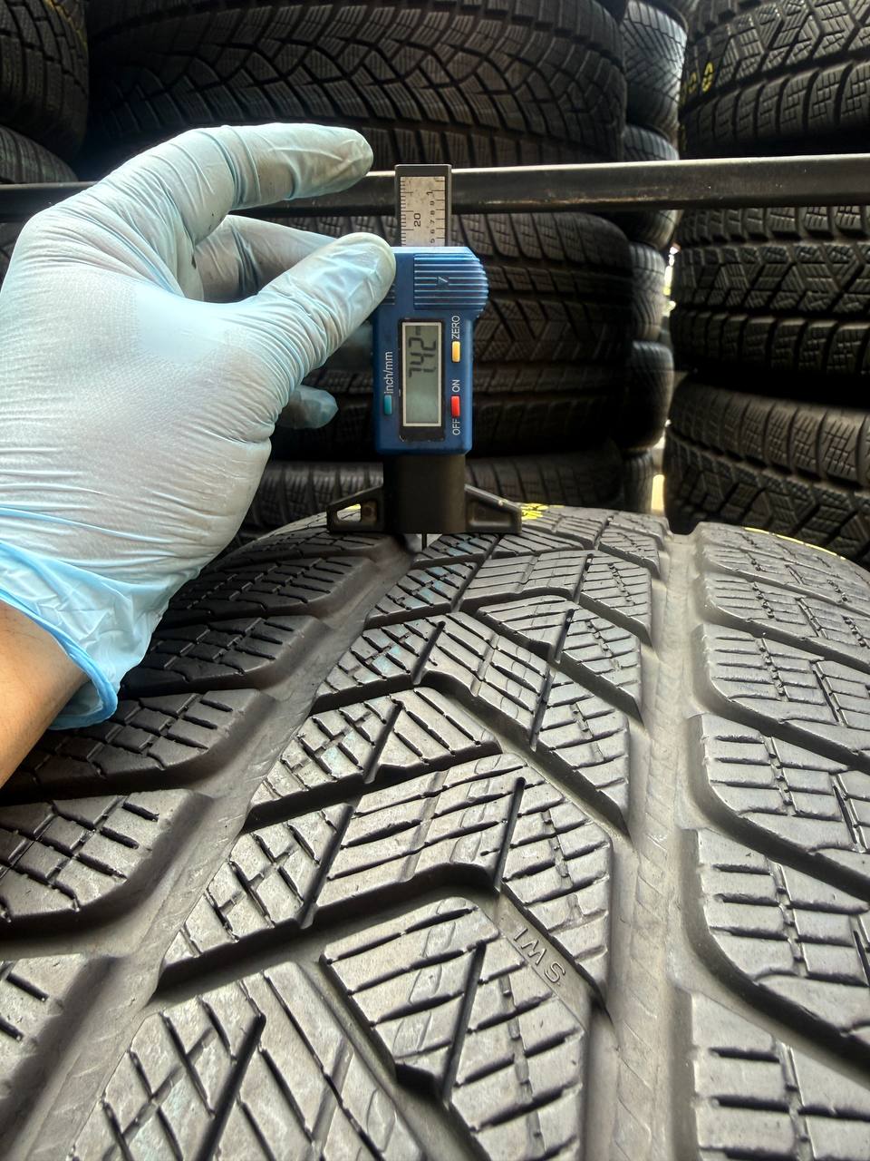 235/50 R20 Pirelli Scorpion Winter