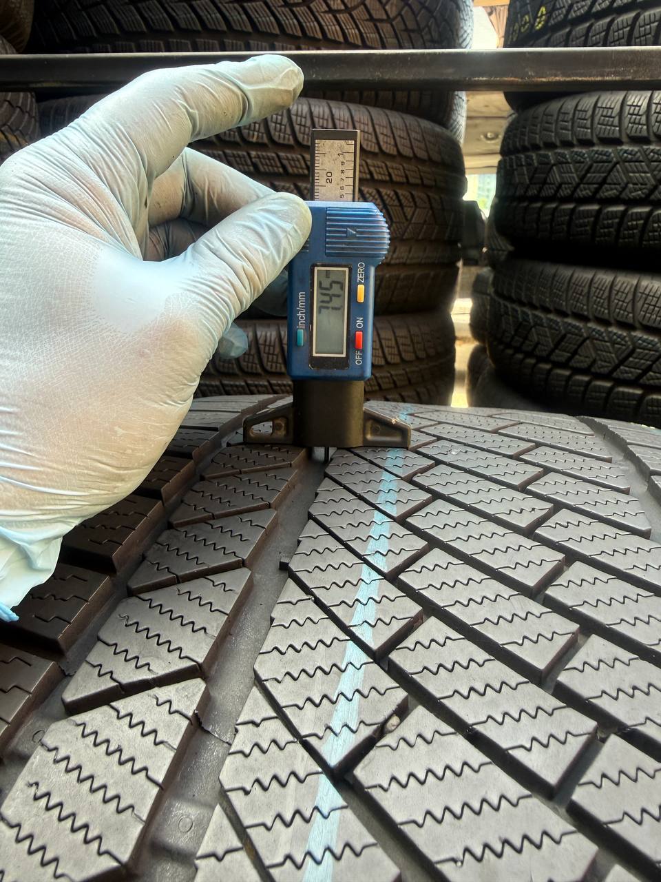 285/35 R20 Continental ContiWinterContact TS 830P
