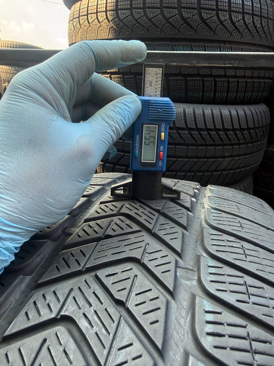 255/45 R20 Pirelli Scorpion Winter