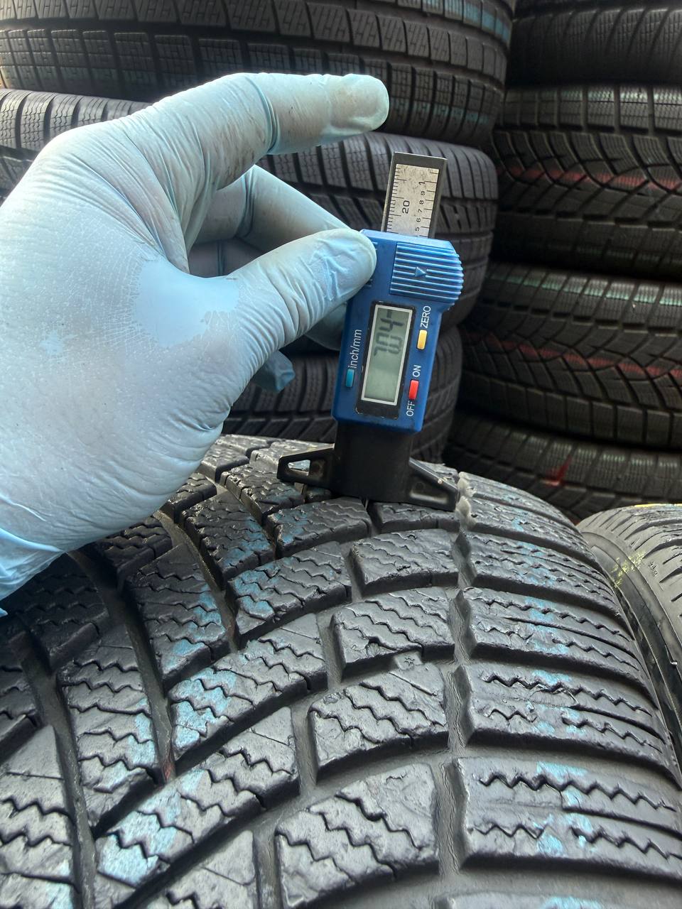 225/45 R18 Bridgestone Blizzak LM005