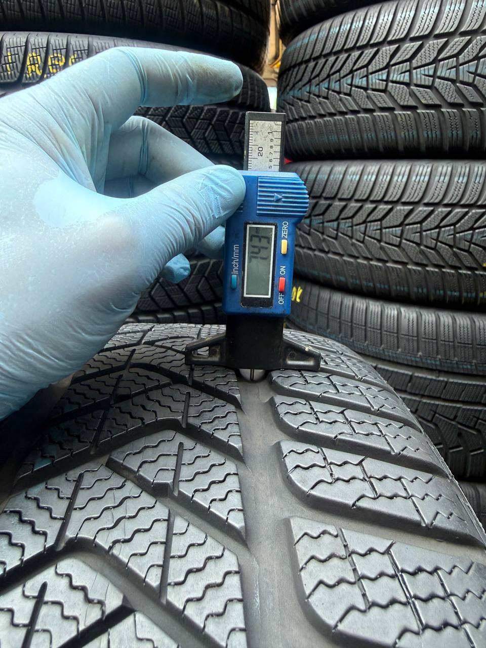255/35 R19 Pirelli Winter SottoZero 3