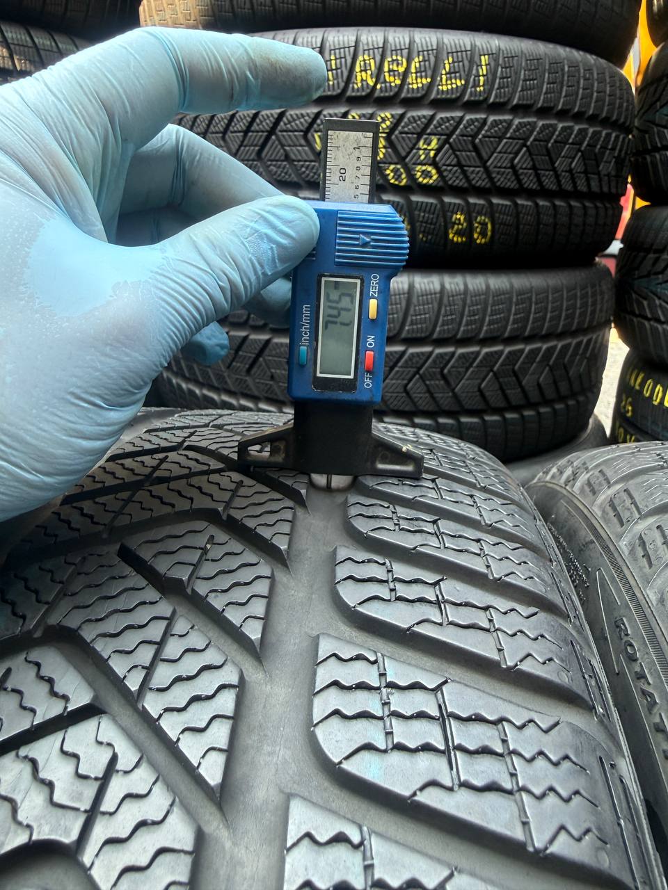 255/35 R19 Pirelli Winter SottoZero 3