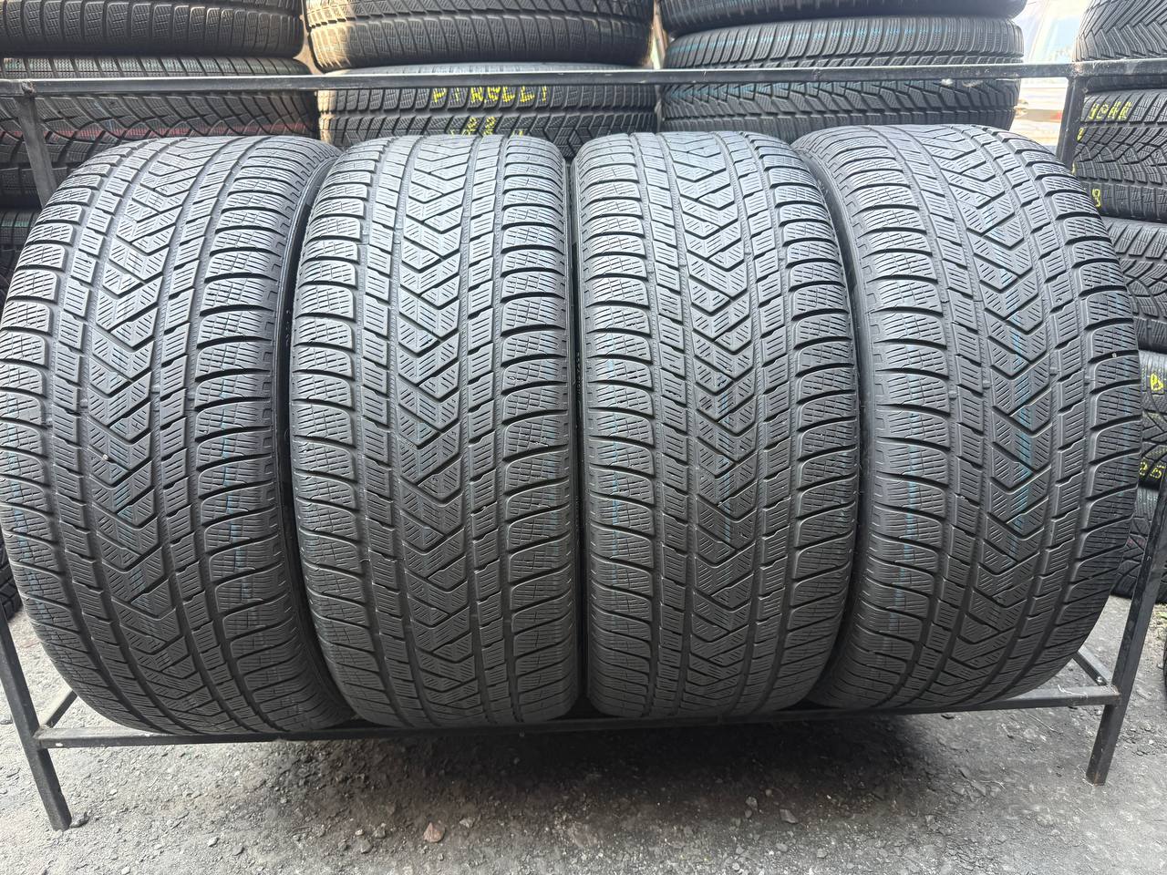 285/45 R22 Pirelli Scorpion Winter