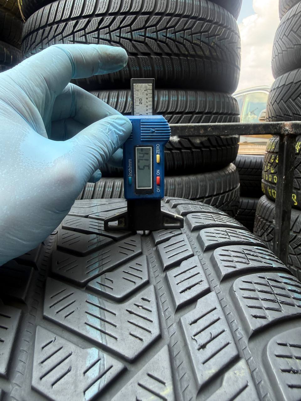285/45 R22 Pirelli Scorpion Winter
