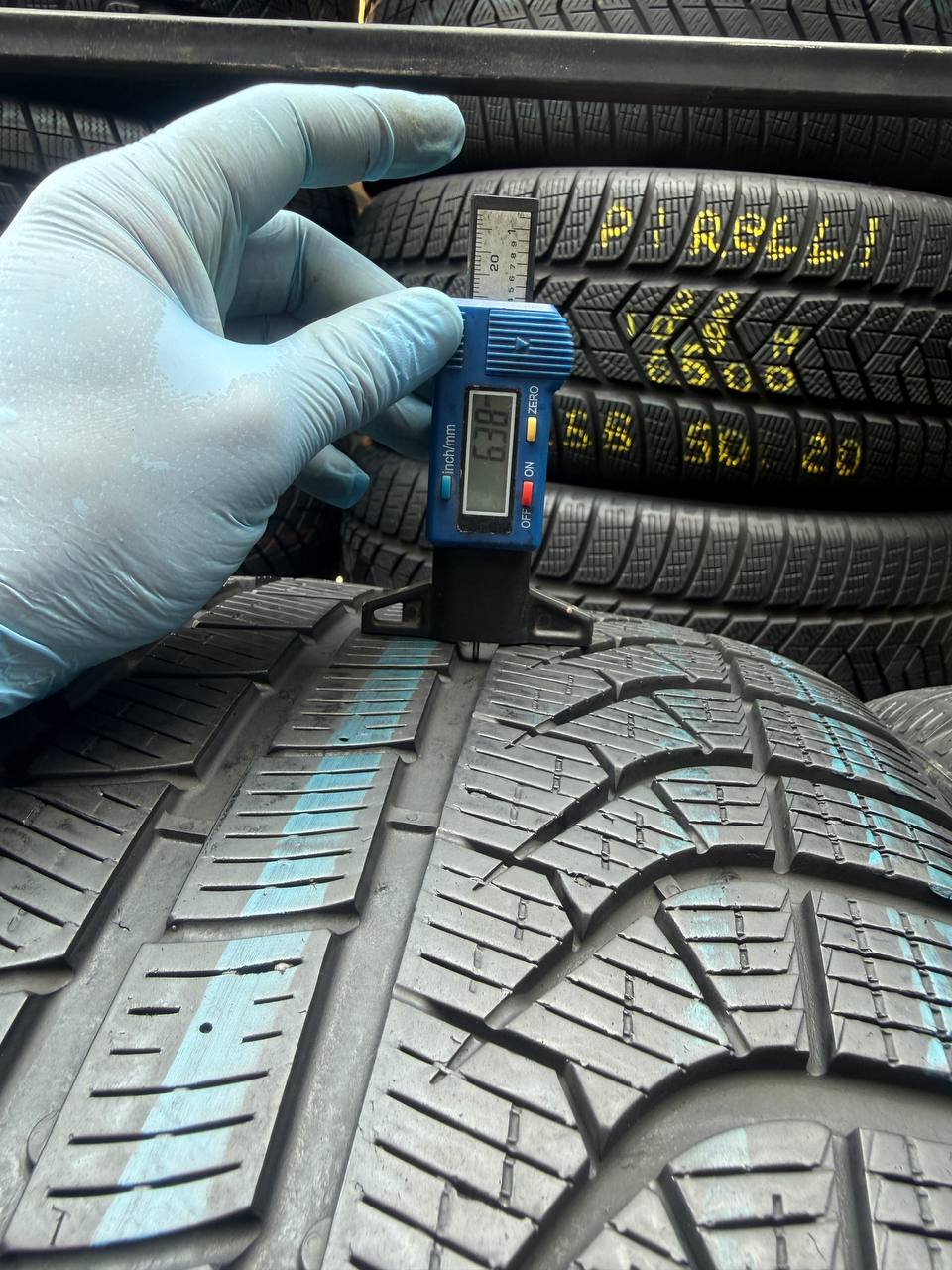 275/35 R20 Pirelli P Zero Winter
